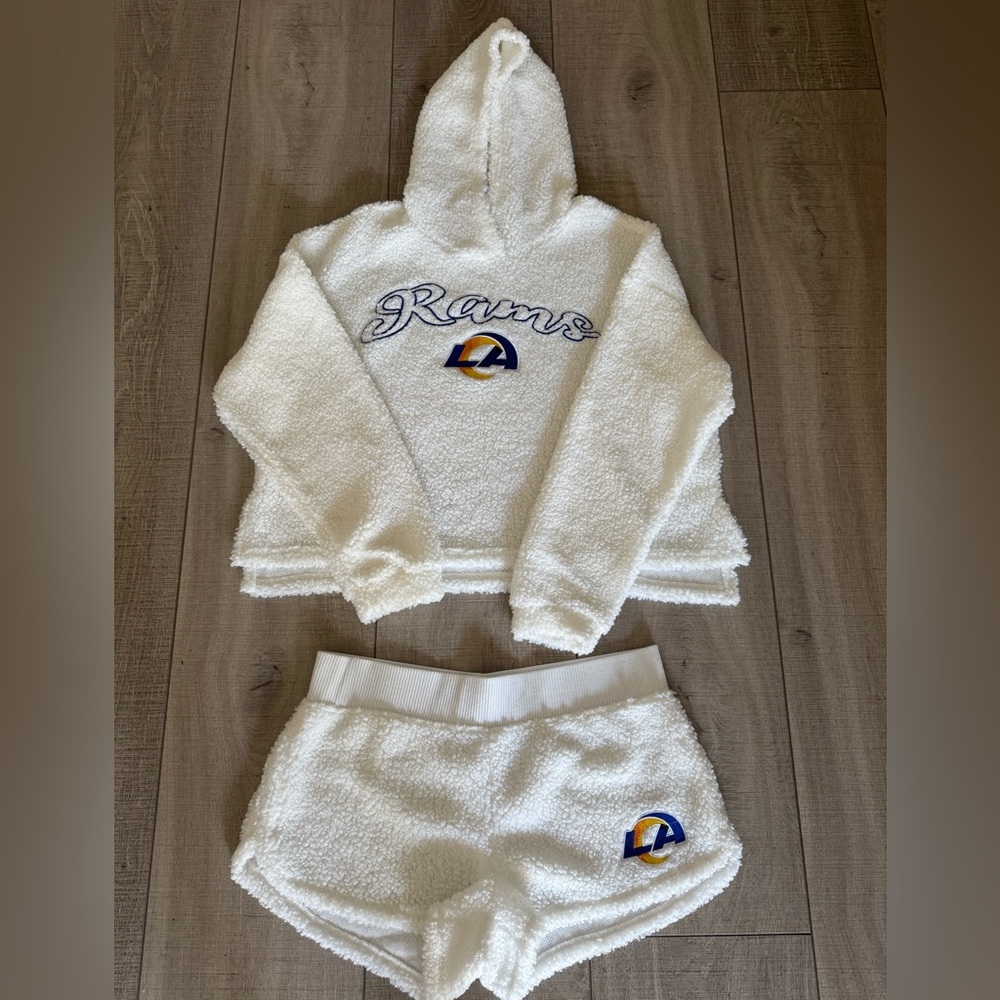 Women’s LA Rams Concepts White Fluffy Pullover Sweatshirt & Shorts Sleep Set